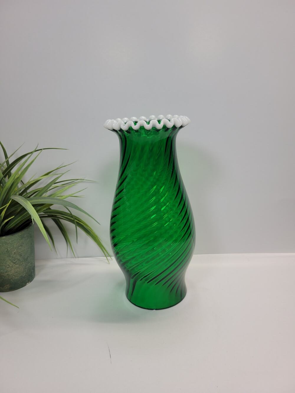 Vintage Fenton Emerald Green Snow Crest Swirl Glass Hurricane Lamp Shade (Chip)